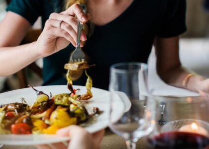 genießen sie eine moderne französisch kochen lektion und essen mit einem pariser in ihrem haus